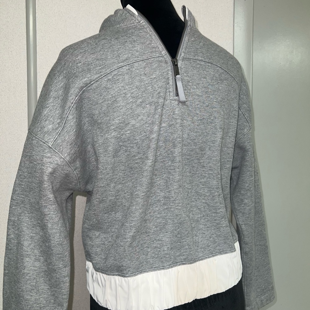 Lululemon Cozy Gray Sweatshirt - Picture 4 of 6